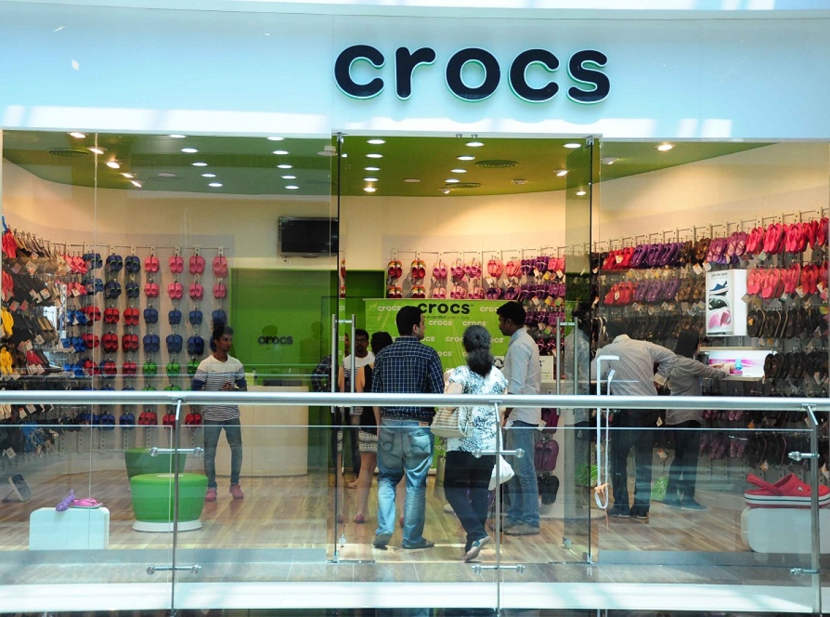 Crocs lulu mall on sale